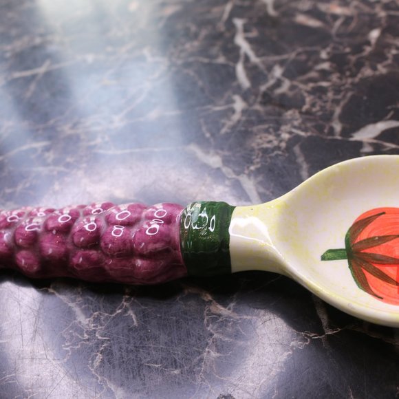 Vintage rare Spoon rest grape shape with tomatoes in the center in porcelain - Picture 1 of 5